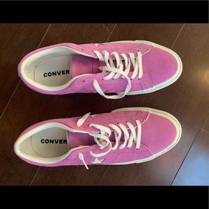 Mens converse, size 8.5 in mens| size 10.5 in womens.